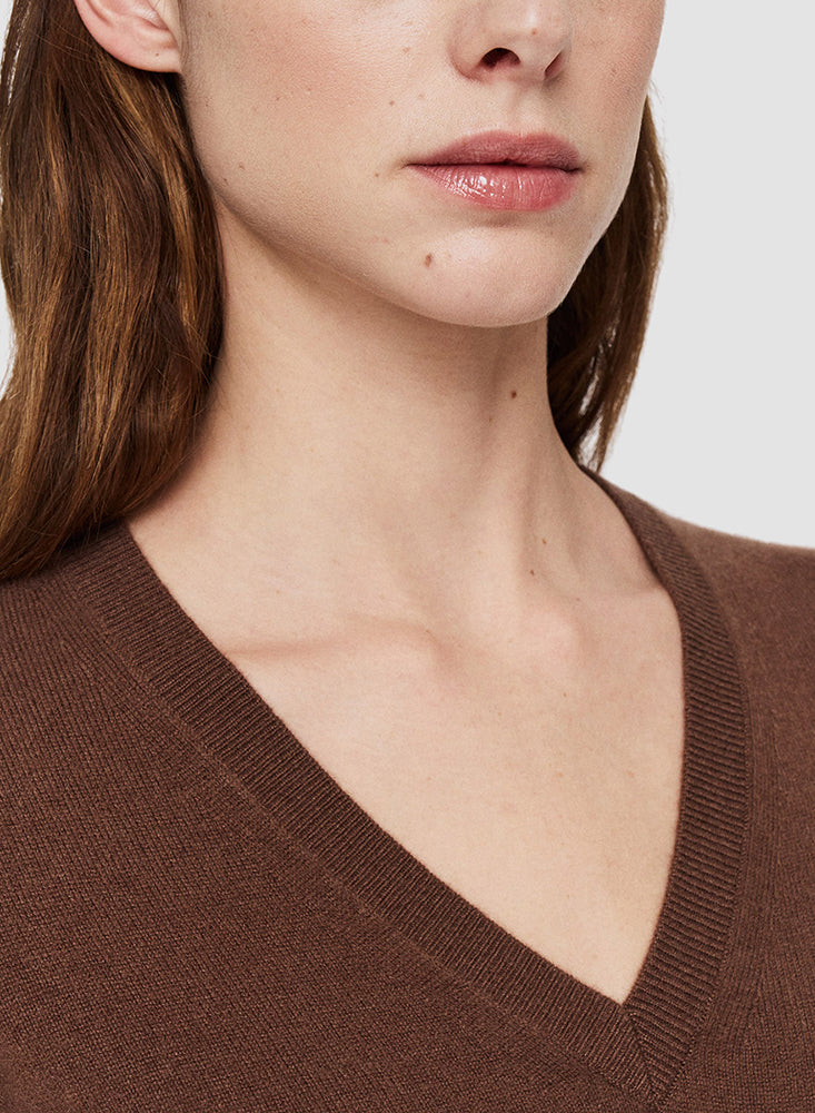 V NK LS PURE CASHMERE TOP OAK