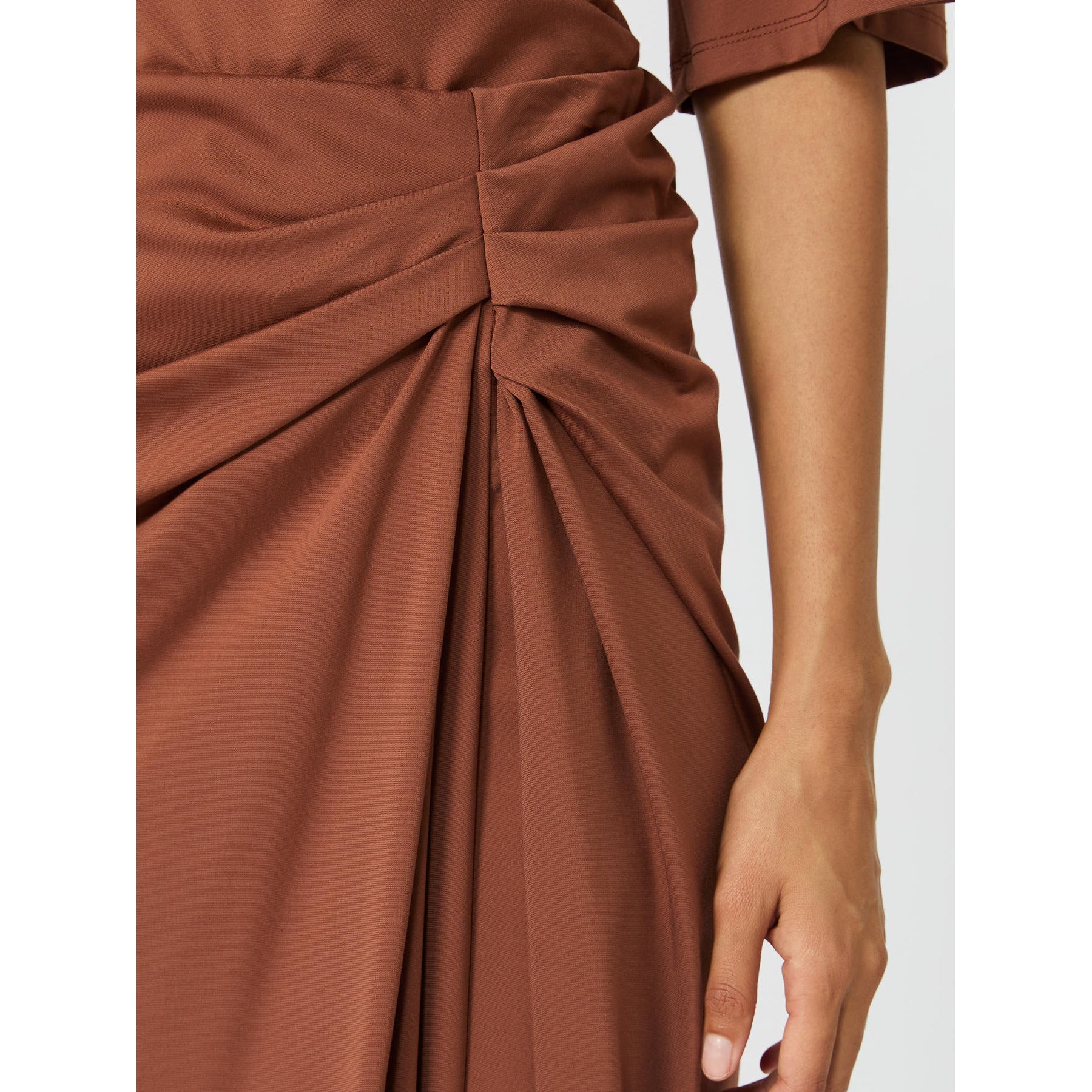 resolved:gid://shopify/Product/10416982720834